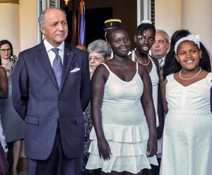 Laurent Fabius with Cuban children at a reception in the French Embassy.