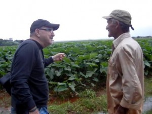 Progreso Semanal editor Manuel Ramy discussing the situation with a Cuban farmer.