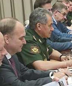 Anatoliy Antonov, left, and Sergei Shoigu at meeting Friday in Havana.