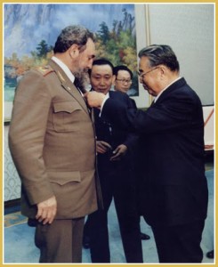 Kim Il Sung pins medal on Fidel in Pyongyang in March 1986.