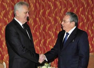 Nikolic with Raúl Castro on May 8 in Moscow.