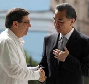 Wang Yi and Foreign Minister Bruno Rodríguez in Havana, April 2014.