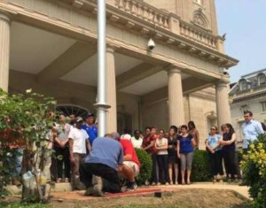Flagpole being raised at Cuban Interests Section in Washington on June 10.