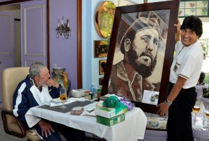 Evo Morales presents Fidel Castro with a gift during luncheon at Fidel's home.