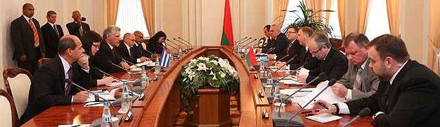 Meeting in Minsk between the Cuban delegation and the Belorussian Prime Minister's staff.